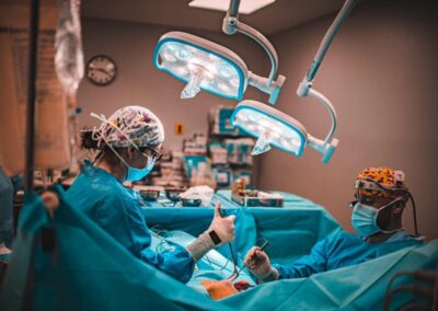 MUDr. Michal Dychus - plastická operace prsou